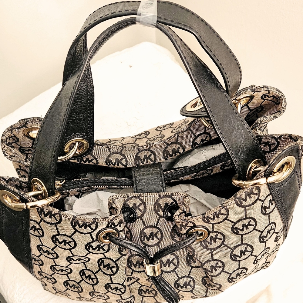 Michael Kors New Early Logo Bag 10" h x 14 " w, Never Used